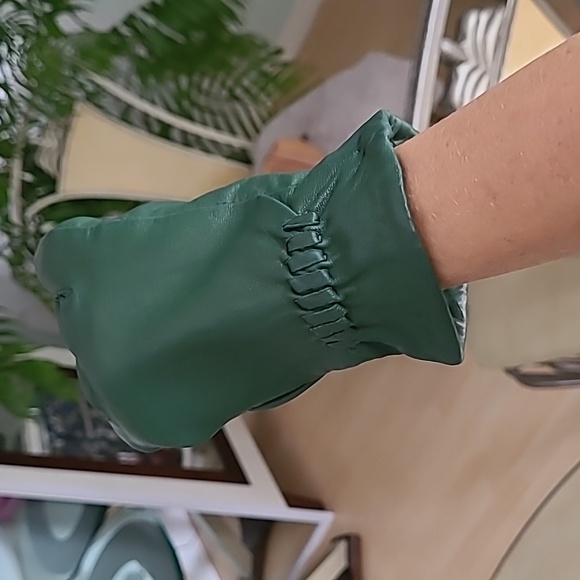 Wilson Leather Gloves ❤️ - Picture 4 of 8